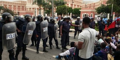 A Problemática do Exercício do Direito Fundamental de Manifestação em Angola: “Um Olhar ao Papel da Polícia”. Agostinho Calaver