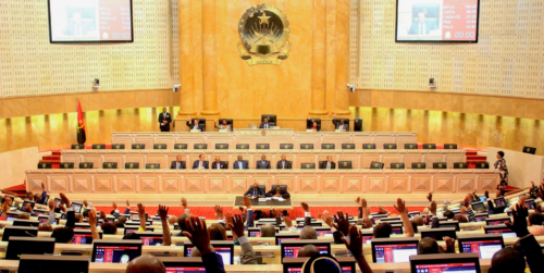 Parlamento aprovada a nova Lei Geral do Trabalho