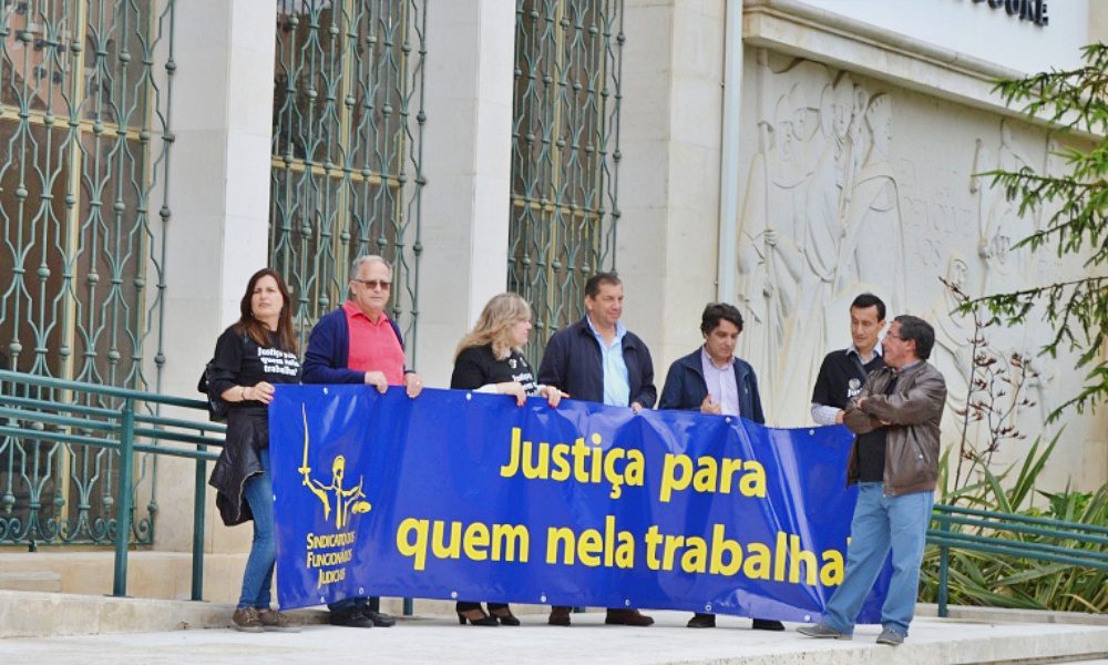 Você está visualizando atualmente PORTUGAL – FUNCIONÁRIOS JUDICIAIS EM GREVE ATÉ JULHO